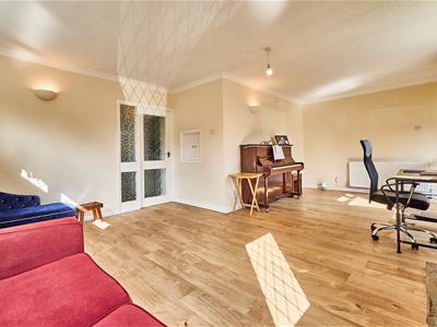 'L' SHAPED LOUNGE DINING ROOM TO FRONT